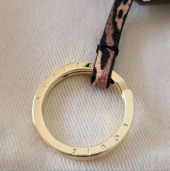 Louis Vuitton Key Charm Holder String 19.5 Jungle Giant Black Caramel Clochette - Picture 8 of 16